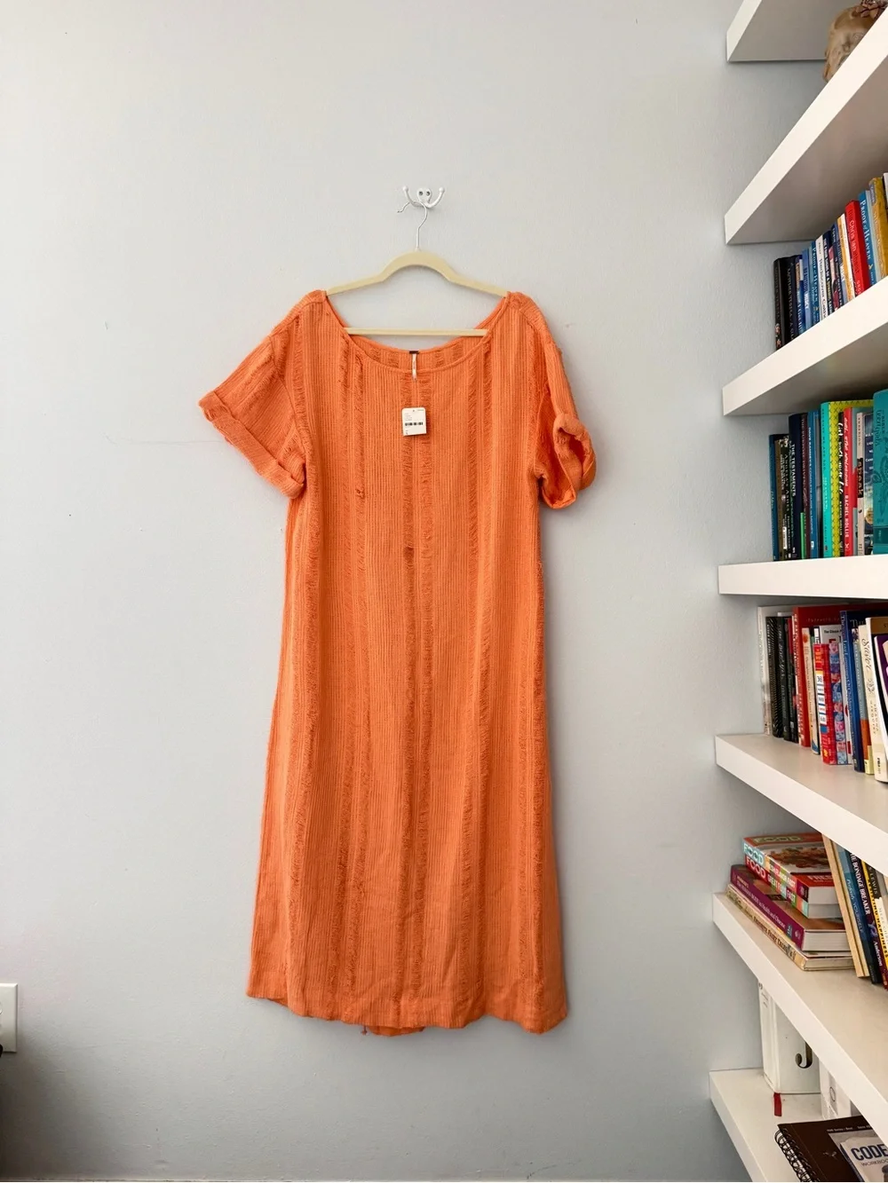 Free People Calypso distressed tee. Peach/Coral NWT Small - Picture 3 of 13